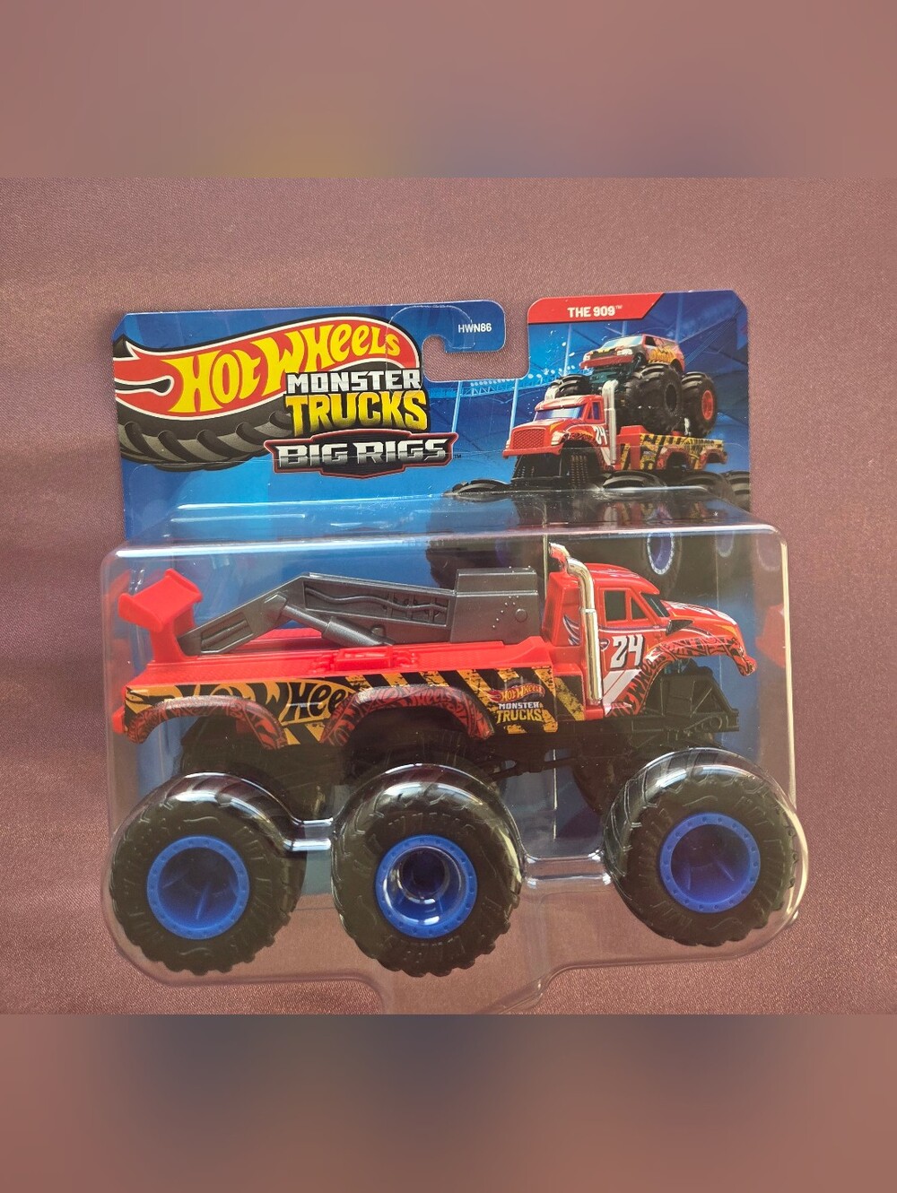 NWT Hot Wheels Monster Trucks Big Rigs The 909 Monster Truck Toy